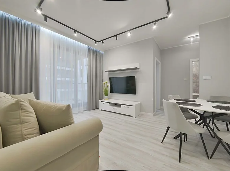 Apartamento 4 habitaciones 73 m² en Varsovia, Polonia