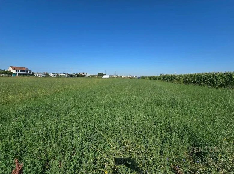 Land 2 580 m² Vaqarr, Albania