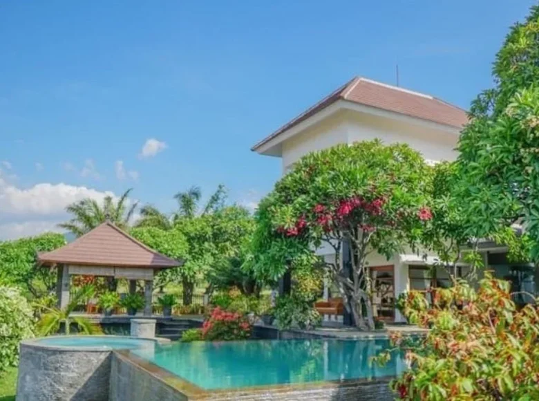6 bedroom villa 573 m² Kaliasem, Indonesia