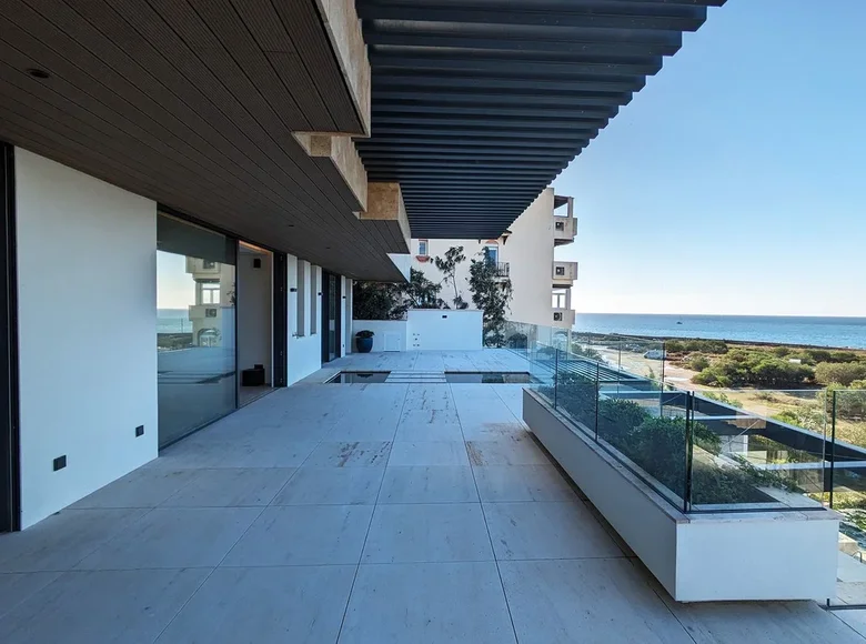Mieszkanie 4 pokoi 270 m² Estepona, Hiszpania