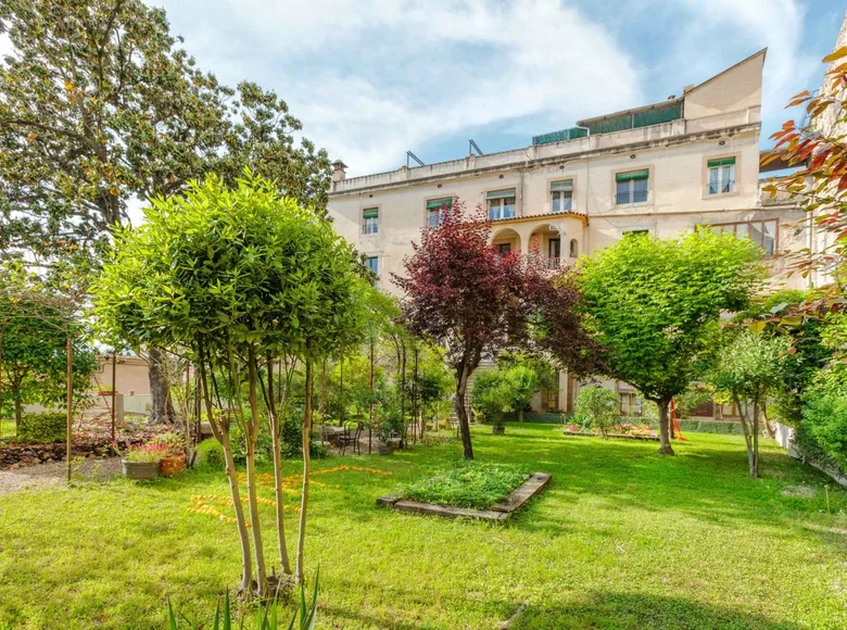 Mieszkanie 3 pokoi 280 m² Girona, Hiszpania