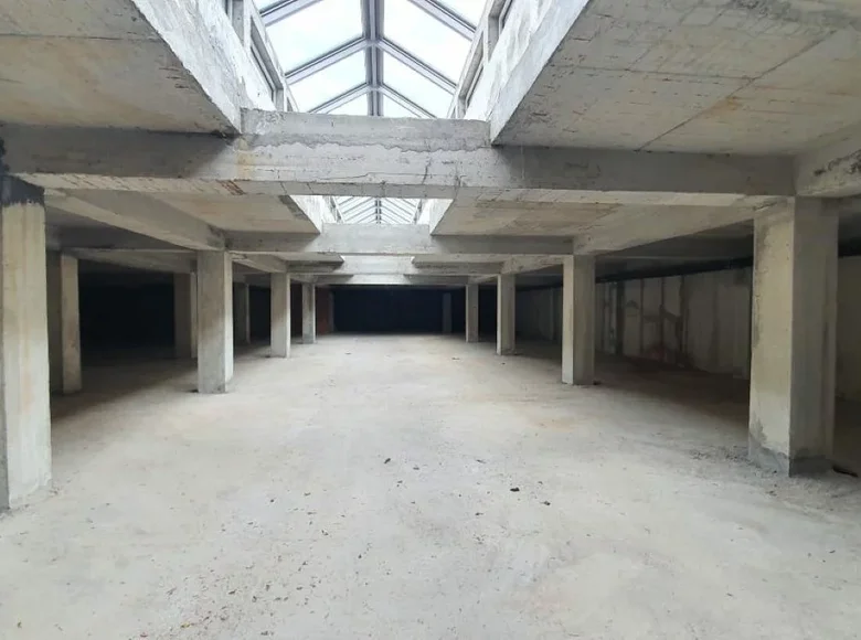 Propriété commerciale 1 990 m² à Podgorica, Monténégro