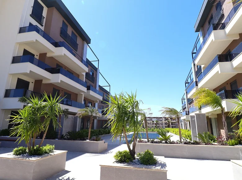 Mieszkanie 2 pokoi 115 m² Aksu, Turcja