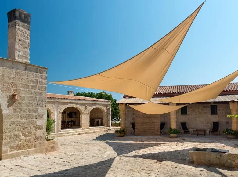 Edificio rentable 300 m² en Minervino di Lecce, Italia