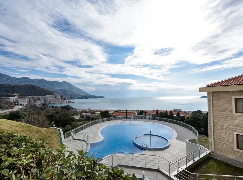 Квартира 1 спальня 100 м² Бечичи, Черногория