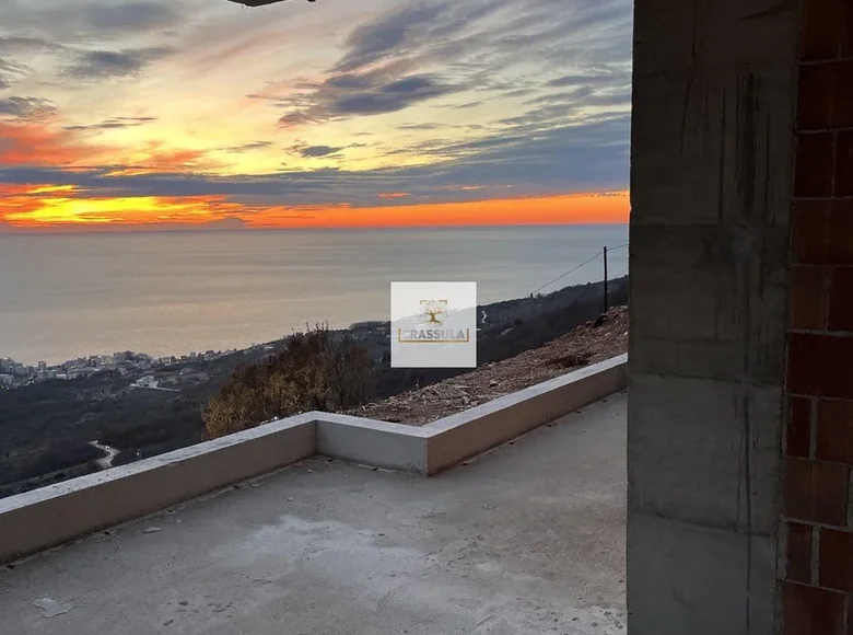 Villa de tres dormitorios 190 m² Dobra Voda, Montenegro