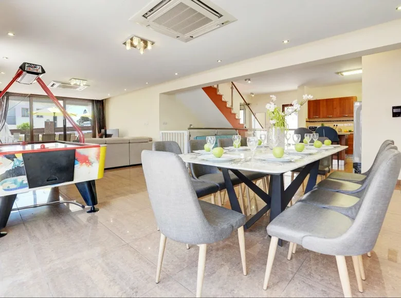 5 bedroom house 276 m² Paralimni, Cyprus