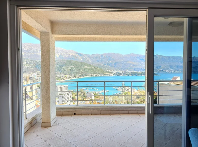 1 bedroom apartment 69 m² in Budva, Montenegro