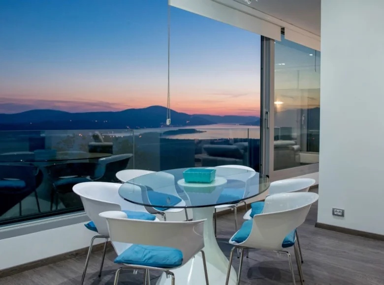 5-Zimmer-Villa 310 m² Kavac, Montenegro