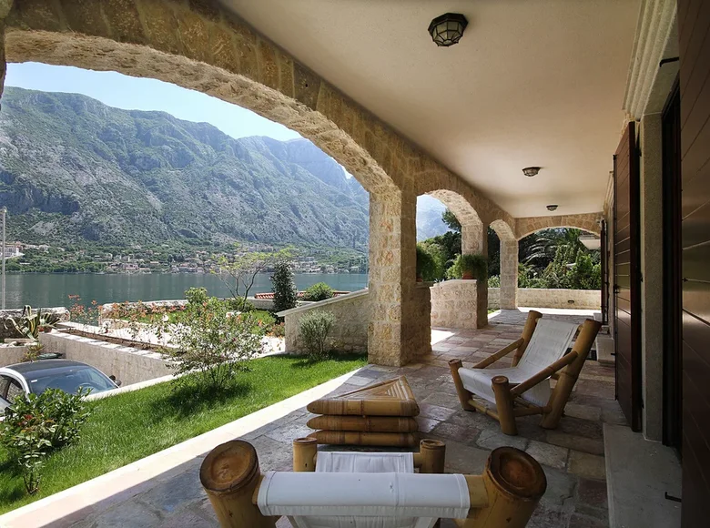 Villa de 4 dormitorios 497 m² Prcanj, Montenegro