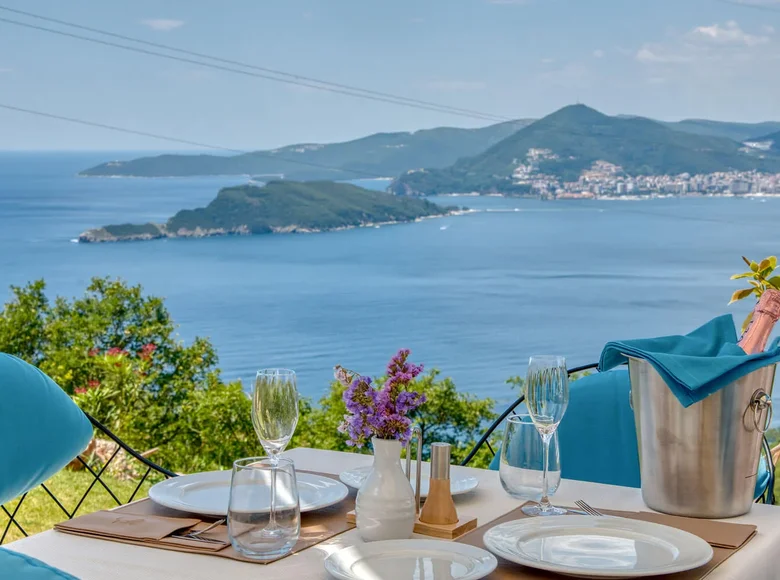 4 bedroom Villa 345 m² Radenovici, Montenegro