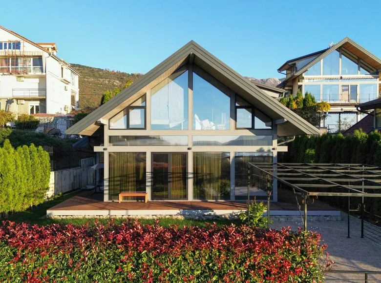 Коттедж 3 спальни 172 м² Тиват, Черногория