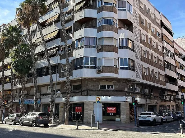 Shop 209 m² in Alicante, Spain