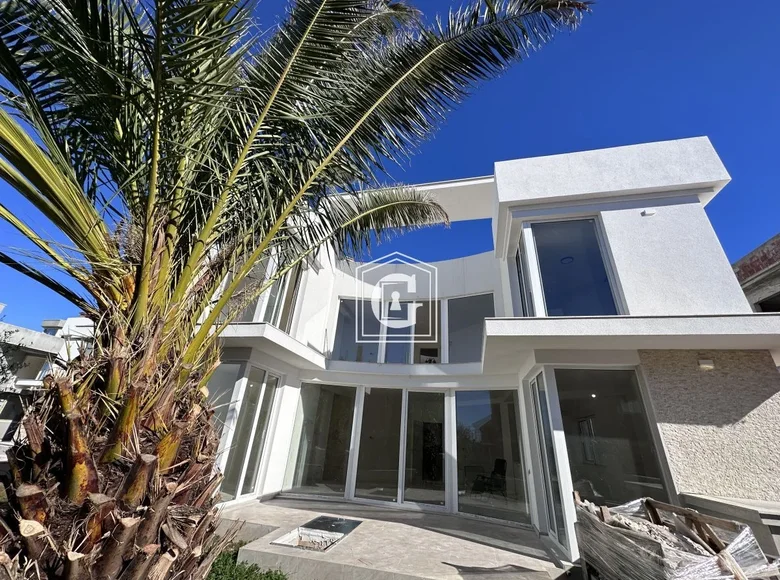 House 467 m² Krimovice, Montenegro