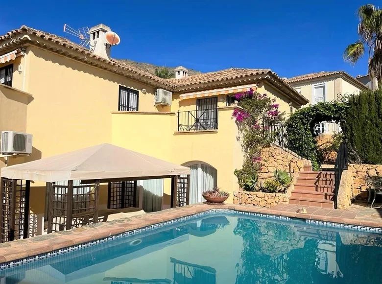 4 bedroom Villa 282 m² Finestrat, Spain