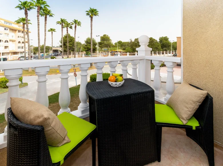 Mieszkanie 2 pokoi 60 m² Torrevieja, Hiszpania