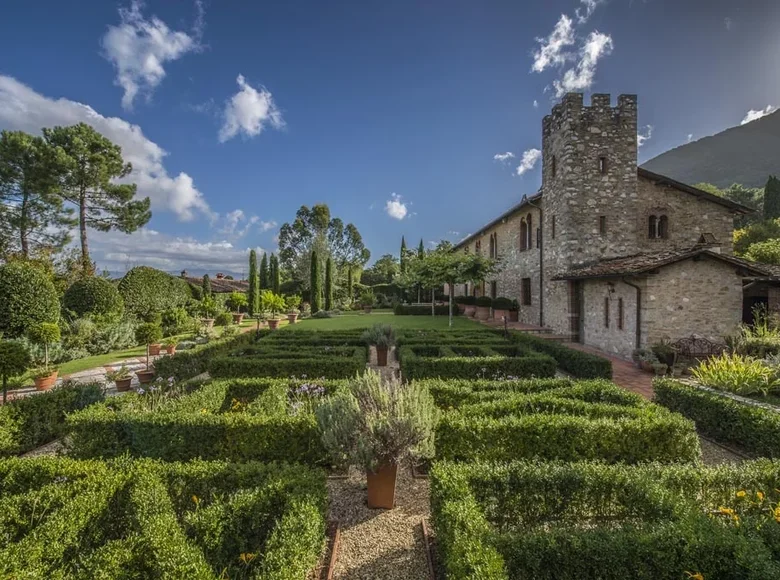 5 bedroom villa 865 m² Lucca, Italy