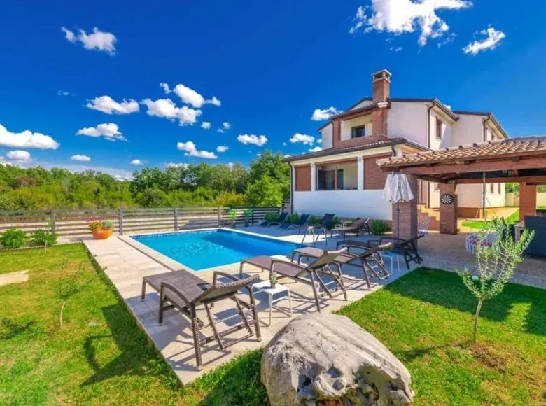 5 bedroom villa 285 m² Grad Porec, Croatia