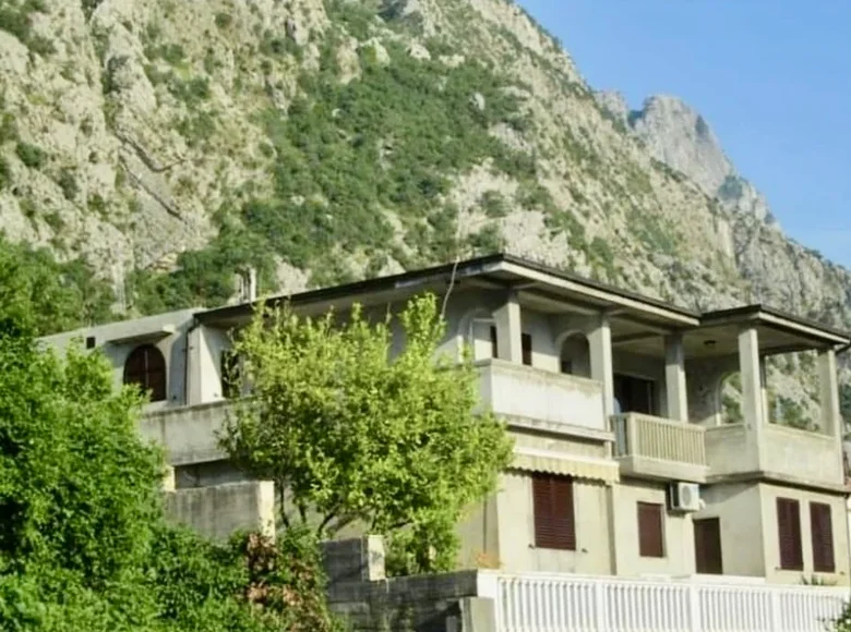 Casa 270 m² Dobrota, Montenegro