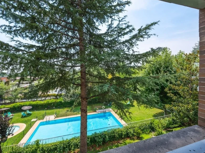 Mieszkanie 2 pokoi 120 m² Madryt, Hiszpania