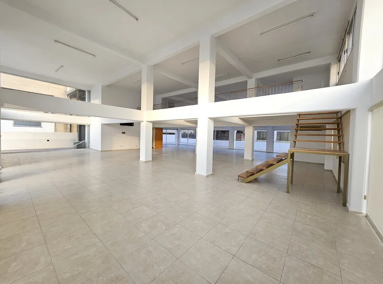 Shop 360 m² in Kato Polemidion Municipality, Cyprus