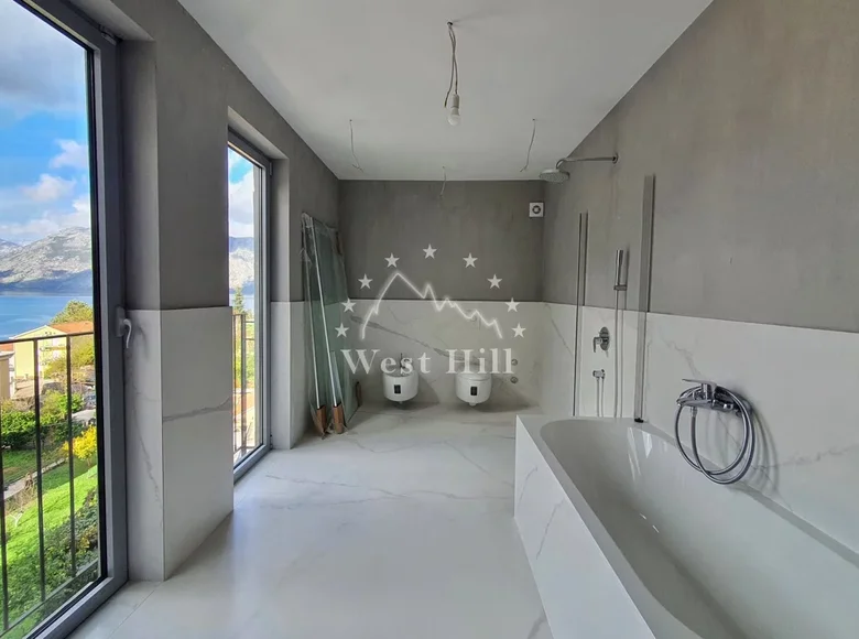 Appartement 3 chambres 208 m² Dobrota, Monténégro