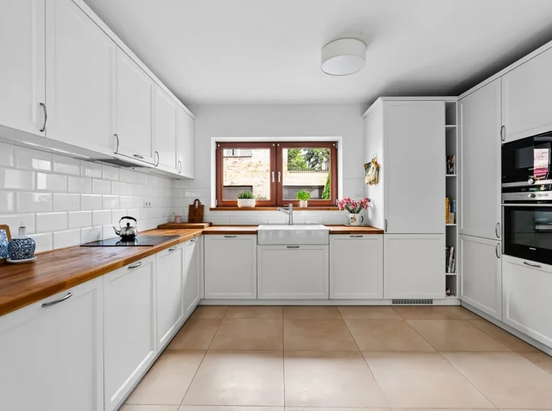 Квартира 250 м² Варшава, Польша