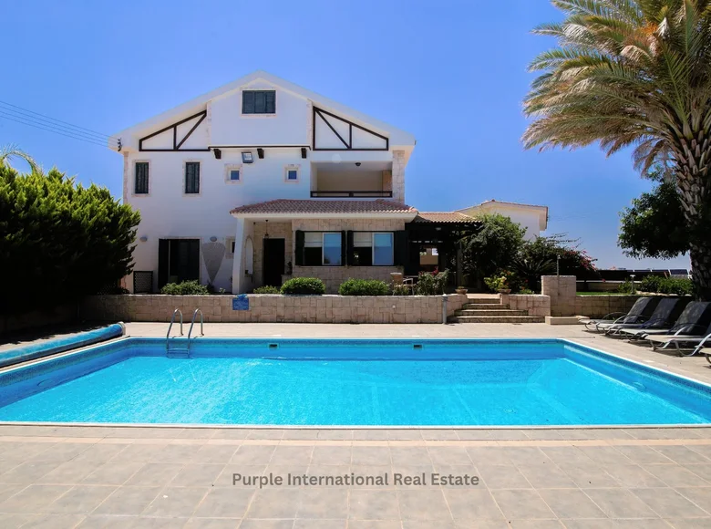 Willa 5 pokojów 250 m² Paralimni, Cypr