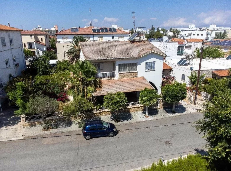 4 bedroom house 260 m² Strovolos, Cyprus