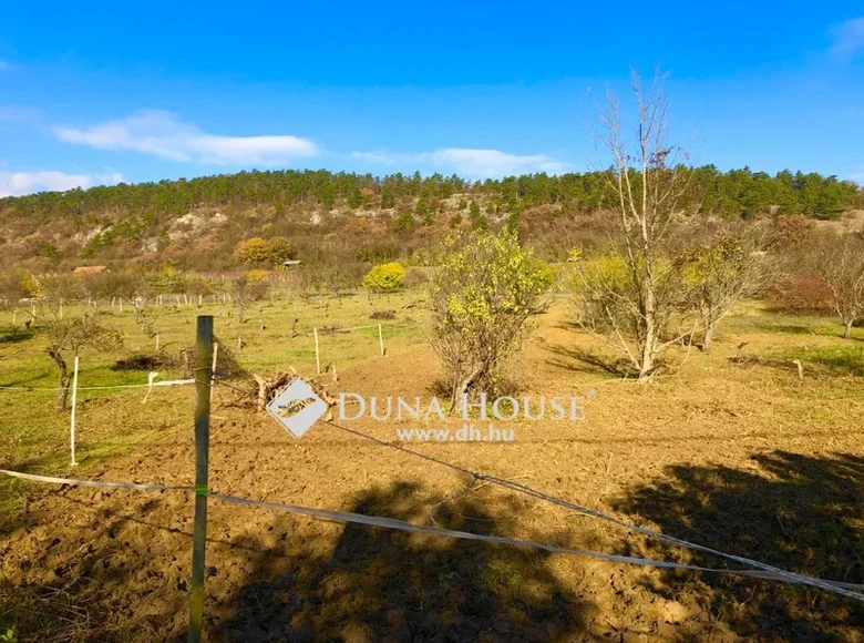 Land 3 507 m² Urom, Hungary