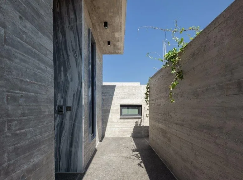 6 bedroom house 320 m² Chloraka, Cyprus