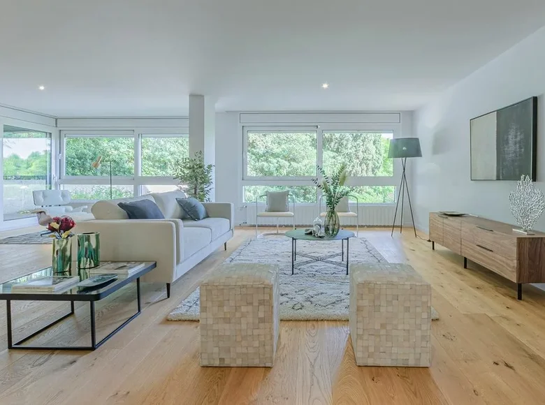 Mieszkanie 5 pokojów 328 m² Barcelona, Hiszpania