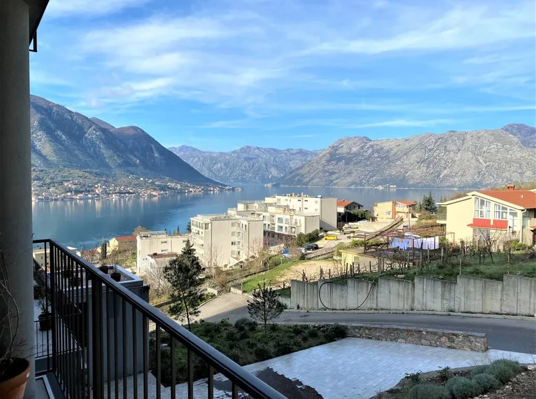 Apartamento 2 habitaciones 75 m² Dobrota, Montenegro