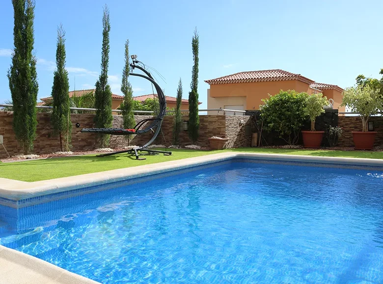 Villa de tres dormitorios 300 m² Santiago del Teide, Španjolska
