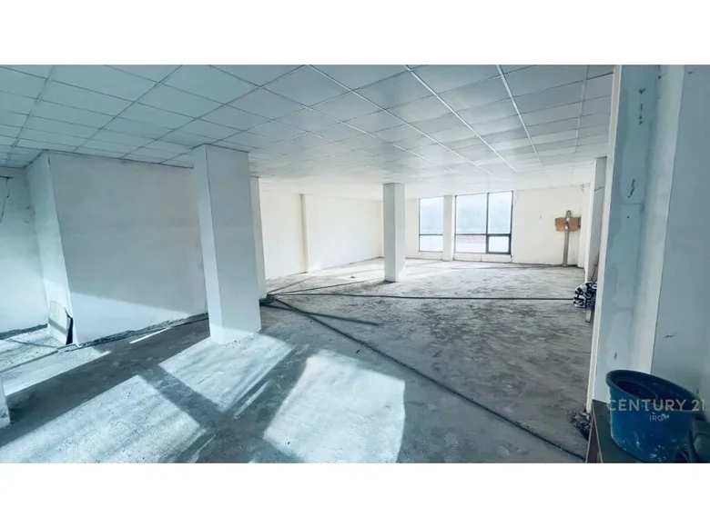 Office 127 m² in Tirana Municipality, Albania