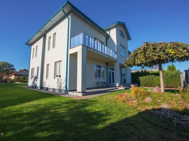 House 11 rooms 662 m² Marupe, Latvia