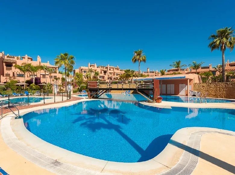 3 bedroom apartment 184 m² Estepona, Spain