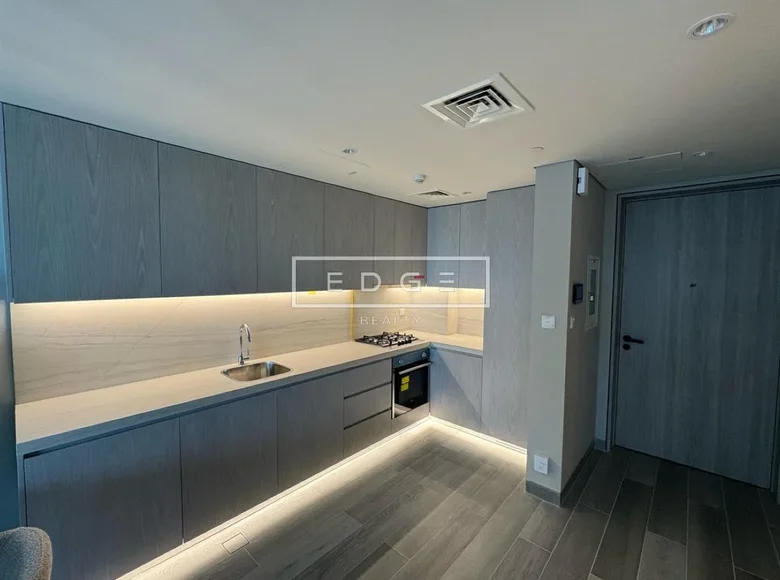 Квартира 1 комната 702 м² Дубай, ОАЭ