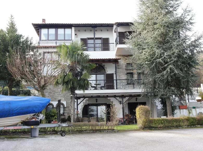 6 bedroom villa 480 m² Perivolaki, Greece