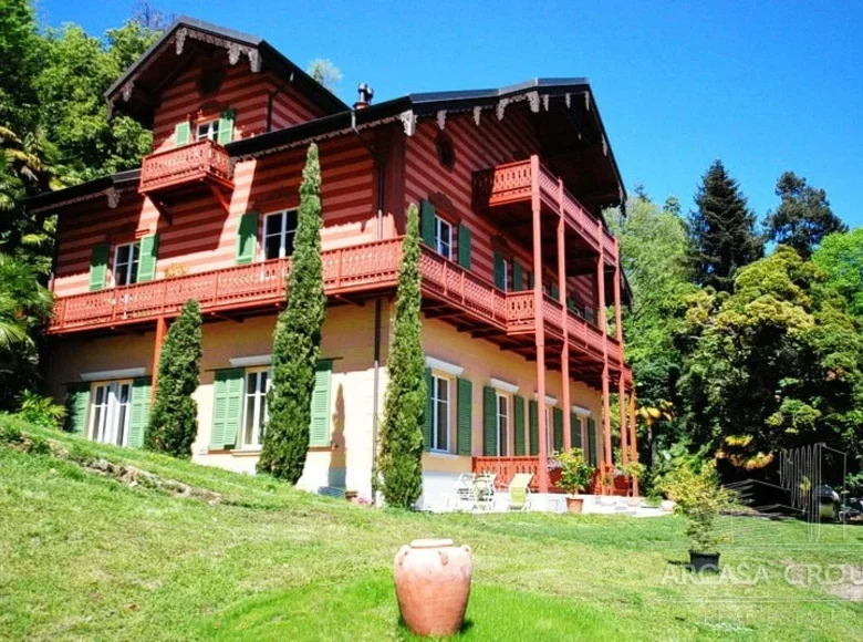 Villa 9 bedrooms 850 m² Ghiffa, Italy