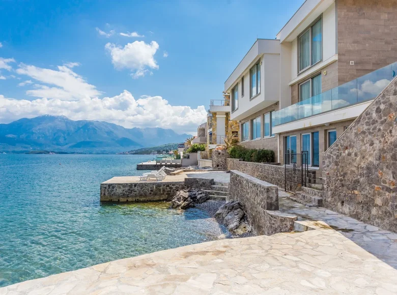 5 bedroom villa 240 m² Krasici, Montenegro