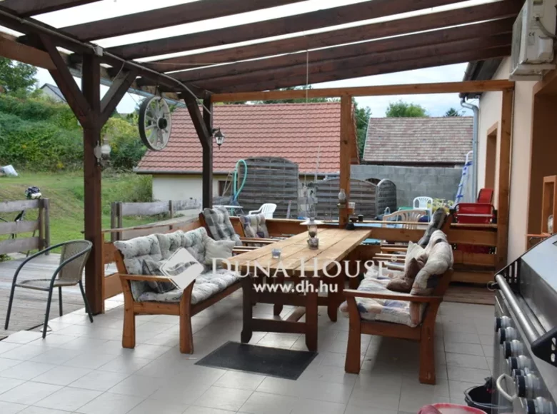 House 2 bathrooms 172 m² in Central Hungary, All countries