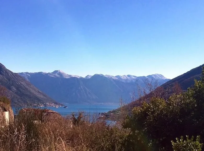 Atterrir  Morinj, Monténégro