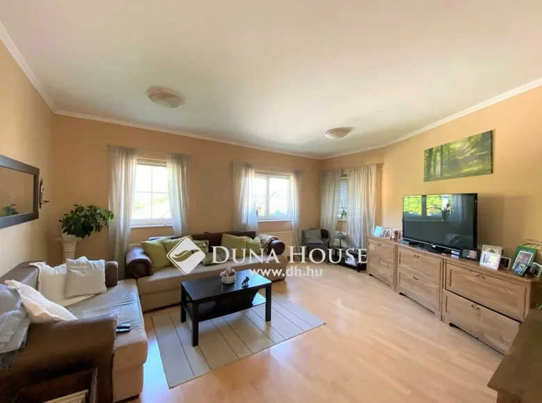House 3 bathrooms 215 m² in Central Hungary, All countries