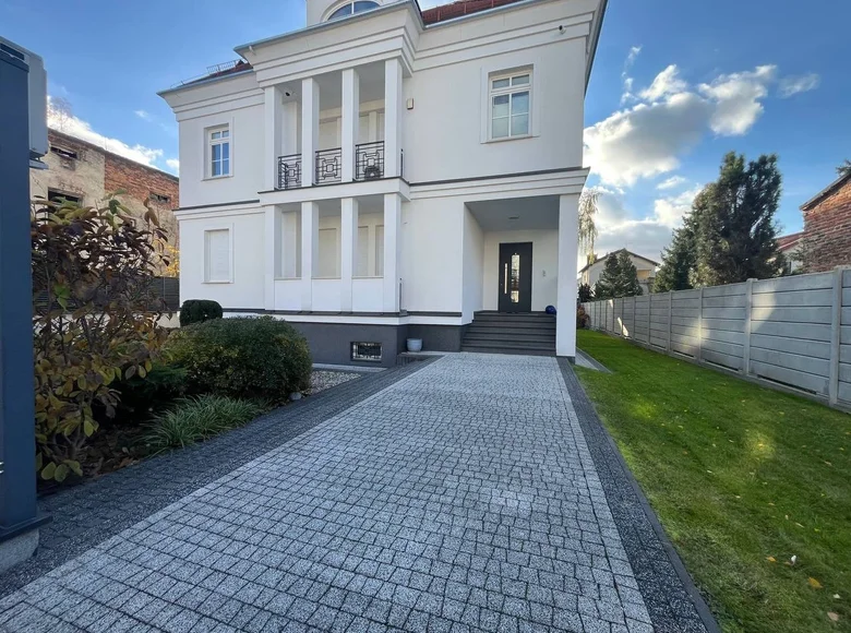 House 10 rooms 500 m² in Warsaw, Poland