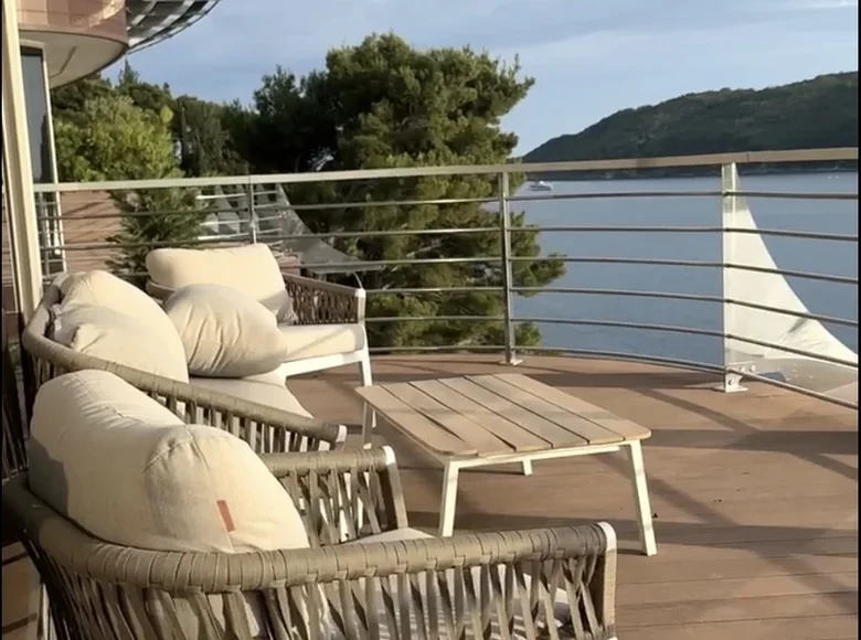 Early Booking in Dukley Gardens