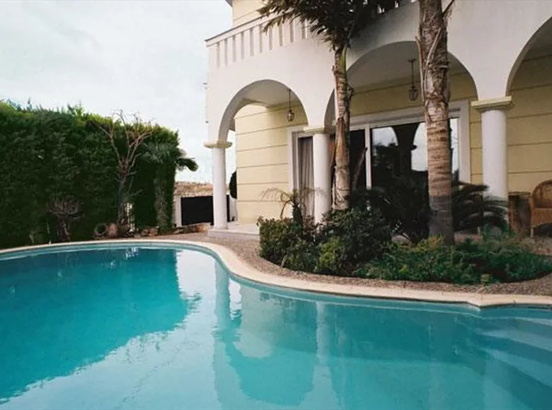 villa de 5 dormitorios 360 m² Municipality of Ilioupoli, Grecia