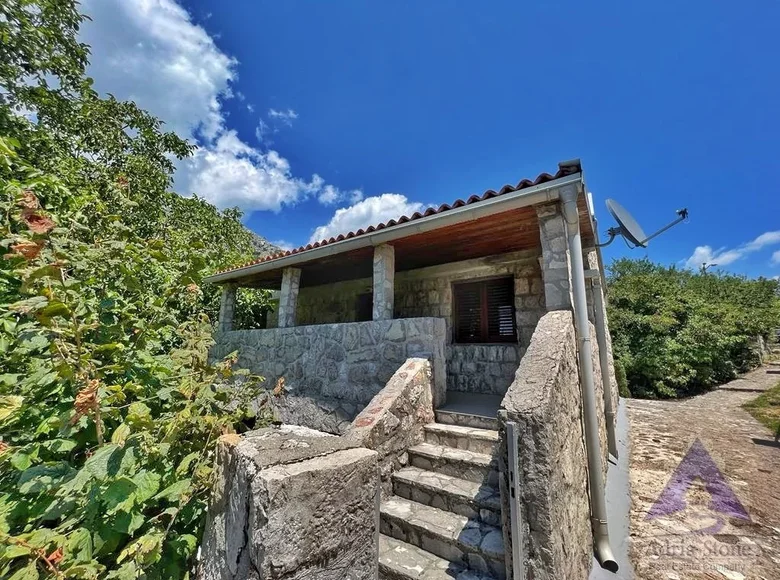 2 bedroom house 100 m² Brajici, Montenegro