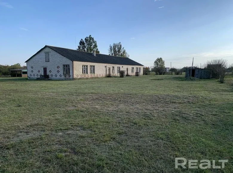 Commercial property 379 m² in Scarcouski sielski Saviet, Belarus
