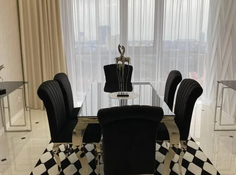 Mieszkanie 4 pokoi 140 m² Odessa, Ukraina